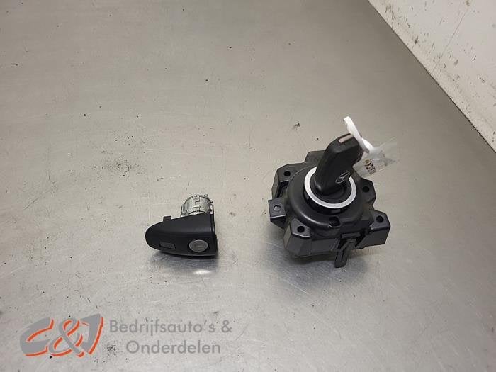 Kontaktslot + Sleutel van een Mercedes Vito, Gebruikt, -, Ophalen of Verzenden, -