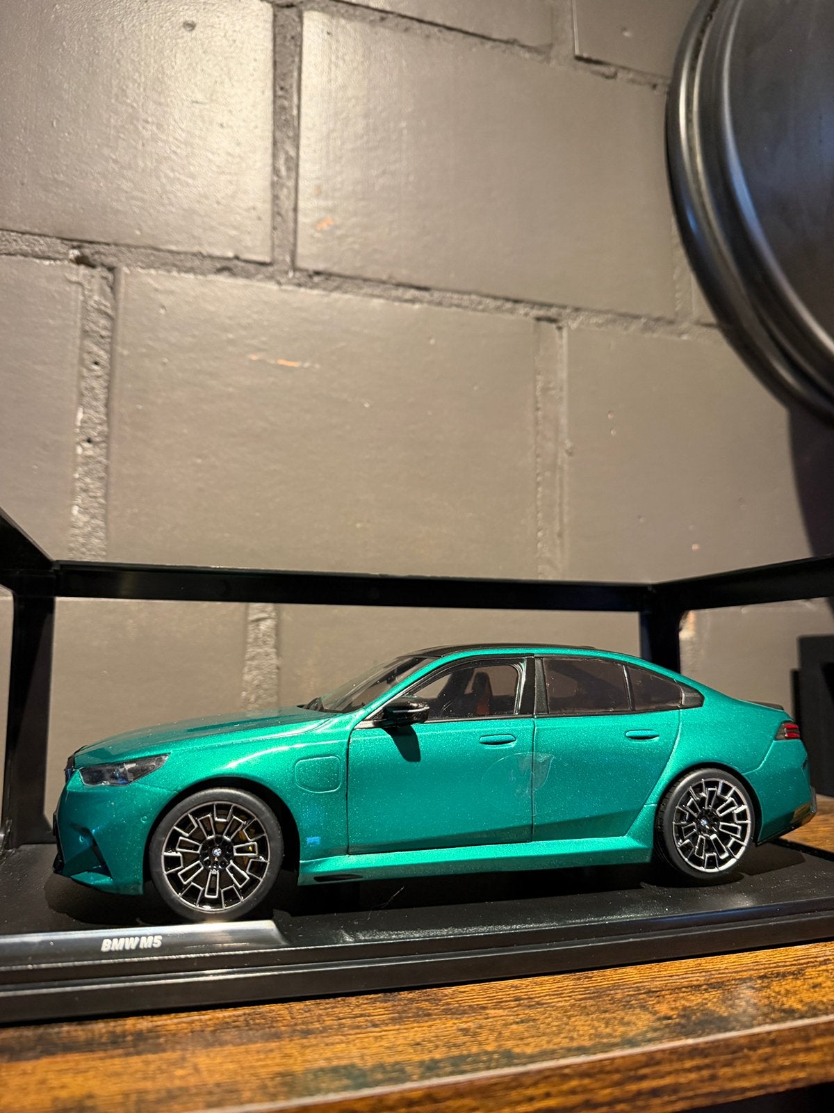 Bmw M5 Isle of man green, Hobby en Vrije tijd, Modelauto's | 1:18, Ophalen, Solido
