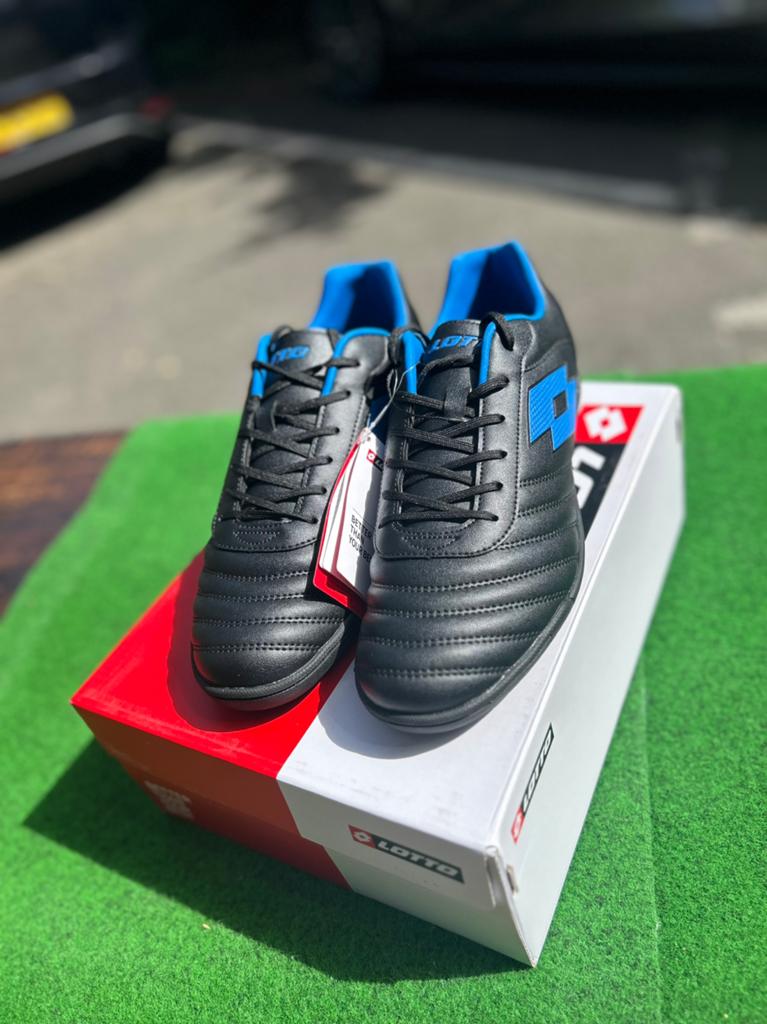 Lotto zaalvoetbalschoen zwart blauw 46, Sport en Fitness, Voetbal, Ophalen of Verzenden, Nieuw, Schoenen