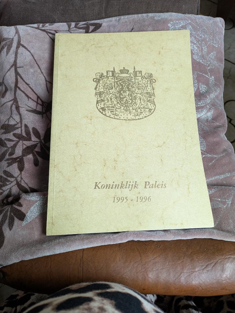 Koninklijk paleis 1995-1996, Verzamelen, Koningshuis en Royalty, Ophalen of Verzenden, Gebruikt, Tijdschrift of Boek