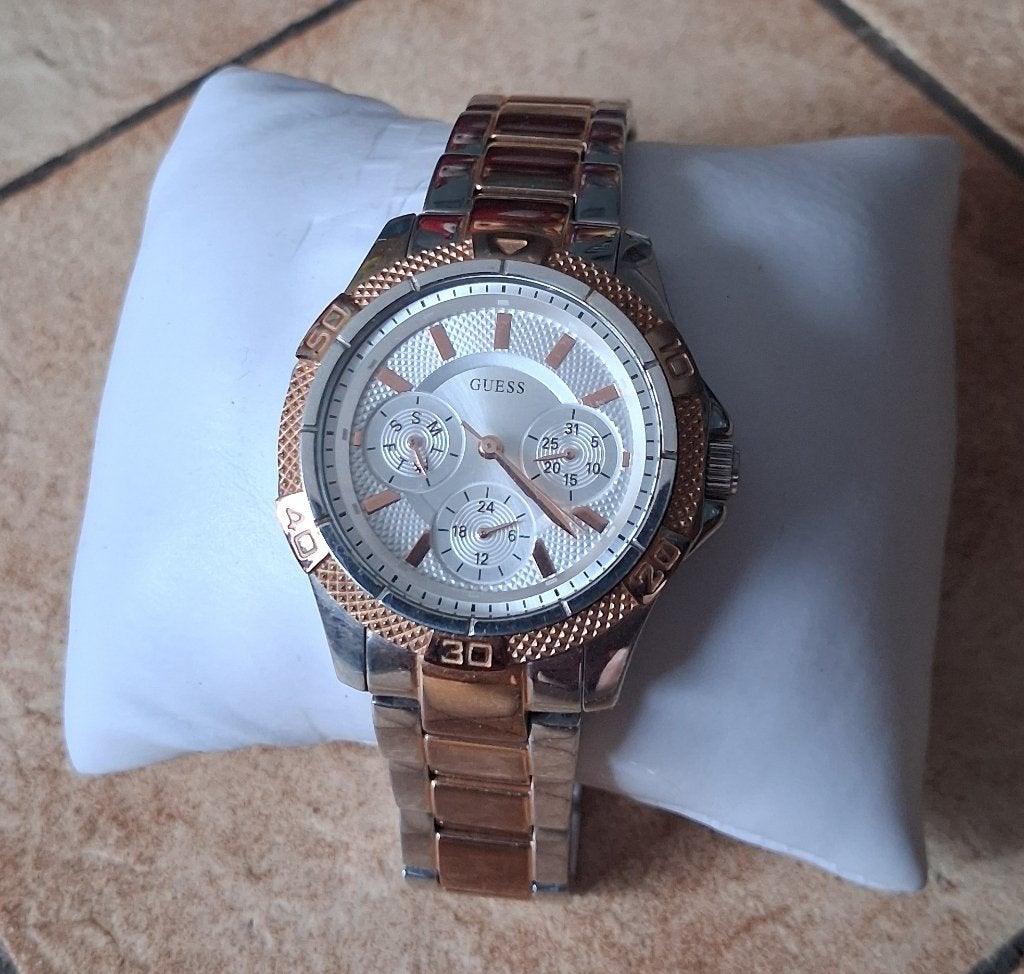 Montre femme Guess W0235L4, Bijoux, Sacs & Beauté, Enlèvement, Guess