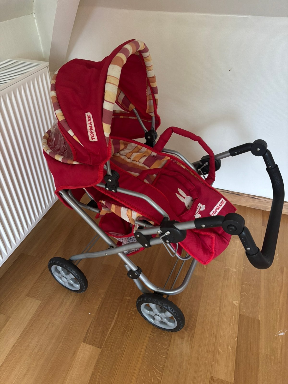 Landau pour poupée vintage Miffy, Enfants & Bébés, Jouets | Poupées, Enlèvement, Utilisé