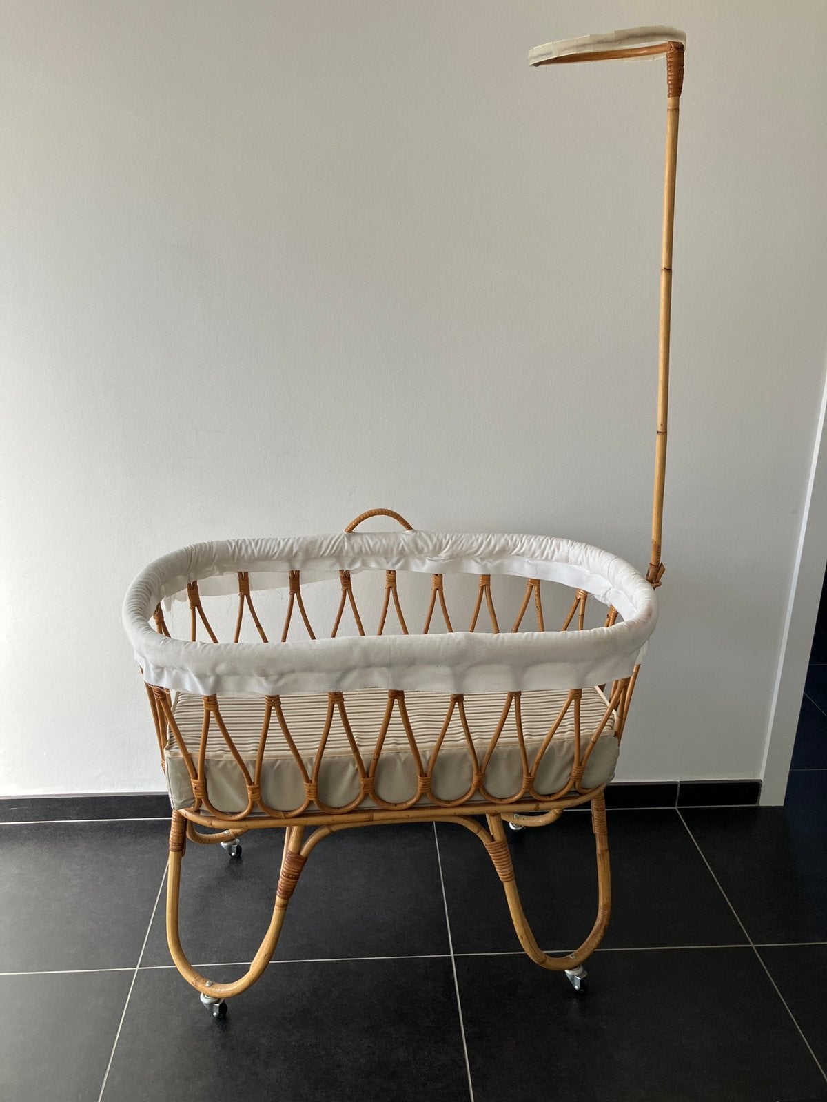 Vintage rotan wiegje, Kinderen en Baby's, Babywiegjes en Ledikanten, Ophalen, Gebruikt