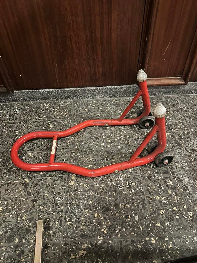 Paddock stand, Ophalen