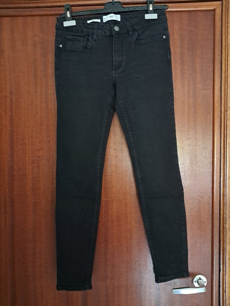 Jeans noirs - taille 36, Vêtements | Femmes, Jeans, Mango, Enlèvement ou Envoi, Porté, Noir