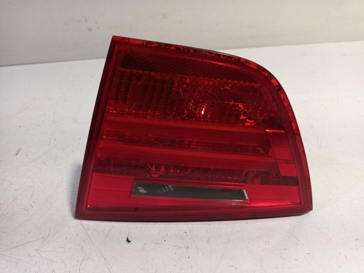 Achterlicht kofferdeksel achterklep rechts BMW 3 serie, Onderdelen@venauto.nl, Van der Ven Autorecycling B.V., Ettenseweg 76, 4706 PB Roosendaal, The Netherlands