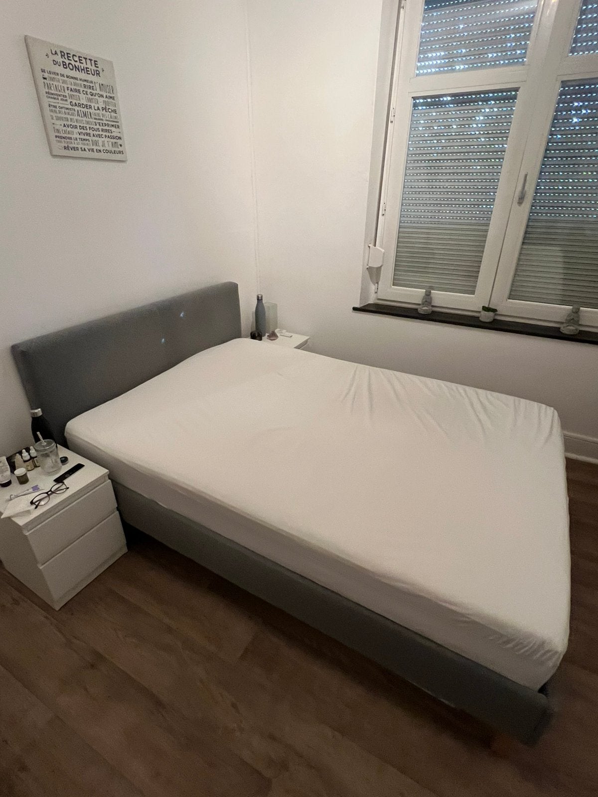 Lit 140x200 + matelas + surmatelas, Enlèvement, Comme neuf