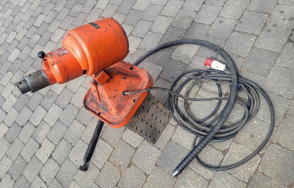 Touret à meuler-fraiser sur flexible, Enlèvement, Utilisé, 1000 watts ou plus, Autres types