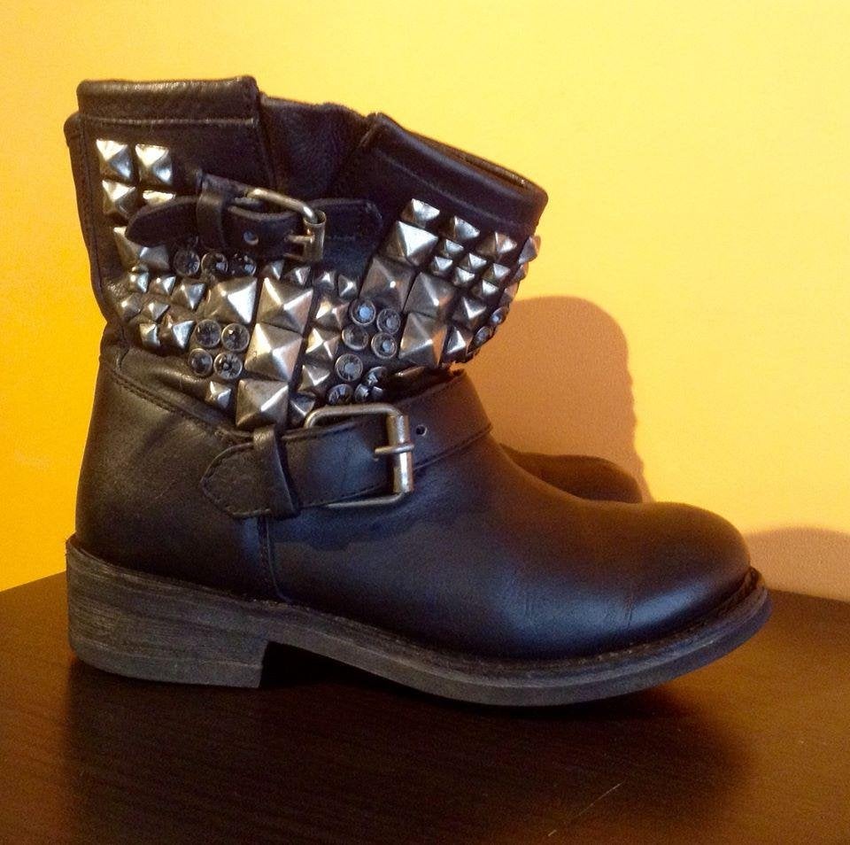 Bottines motardes en cuir ASH avec clous et cristaux - P.37, Enlèvement ou Envoi, Comme neuf, Boots et Botinnes, Noir