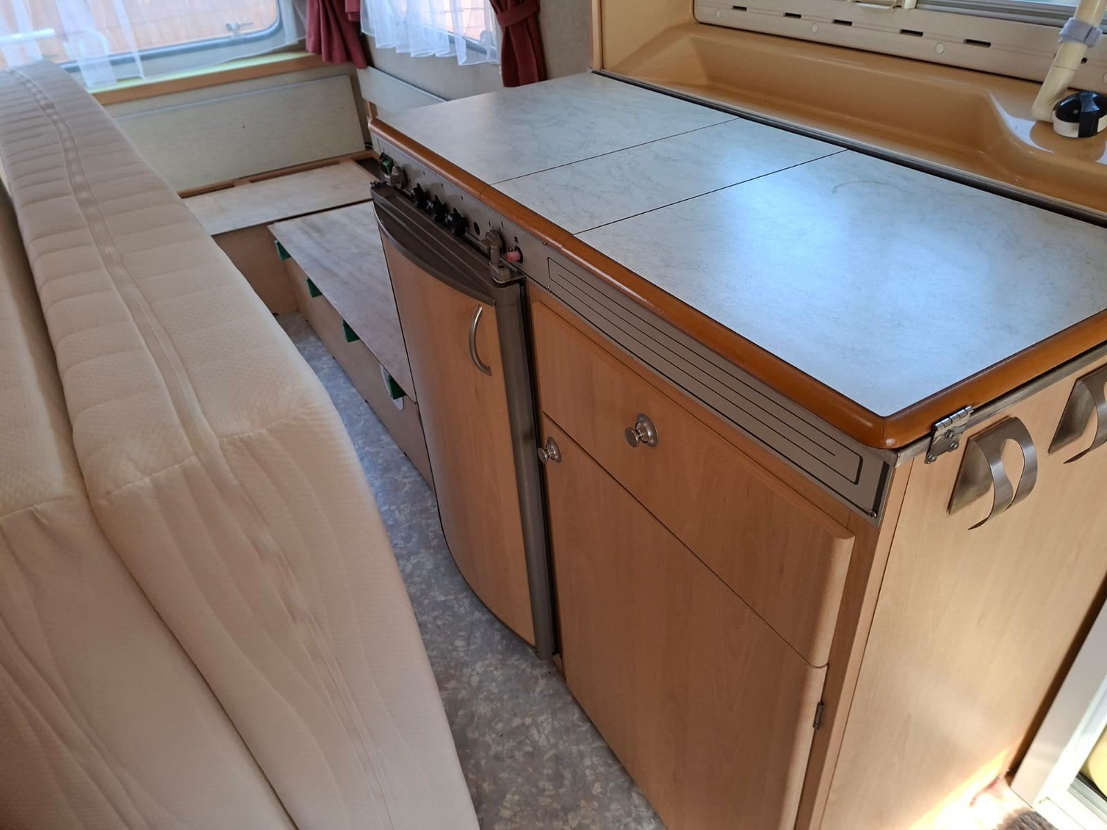 Chateau La Car 445 met mover en nieuwe unico verona voortent, Particulier, Mover, Chateau