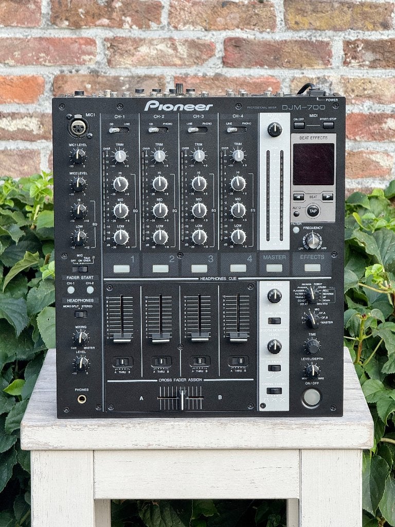 Pioneer DJM-700 Mixer, Muziek en Instrumenten, Mengpanelen, Ophalen, Zo goed als nieuw