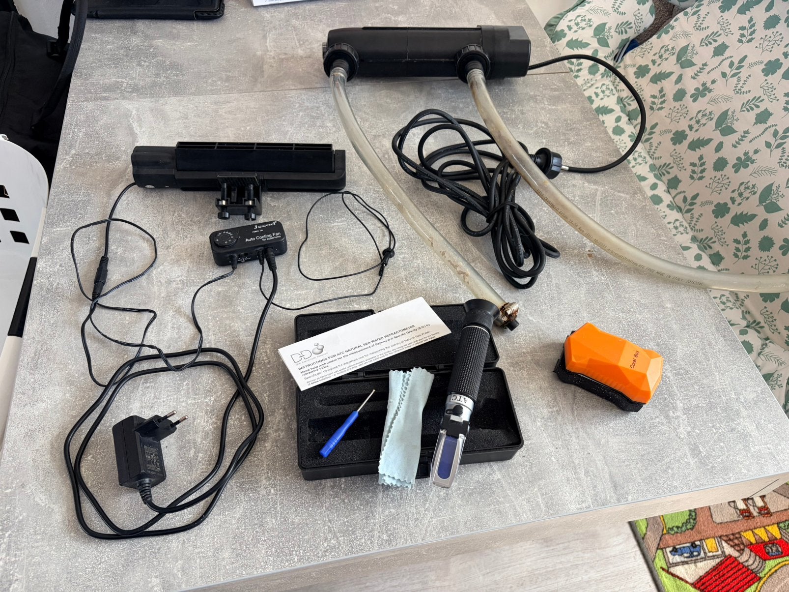Zeeaquarium / zoetwater aquarium gerei. Koeler, UV, refracto, Ophalen of Verzenden, Inclusief controller, Zo goed als nieuw