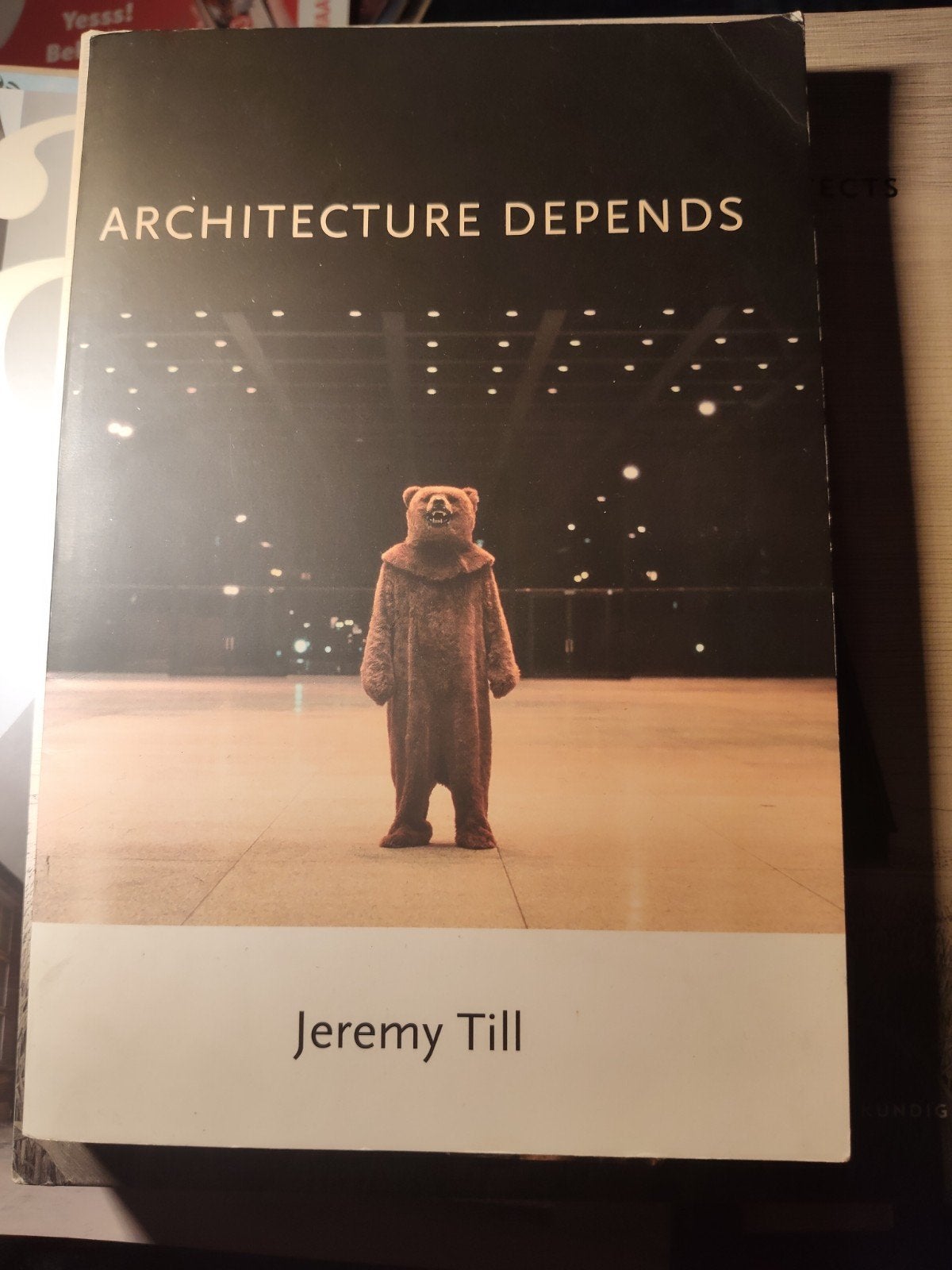 Architecture depends, Enlèvement