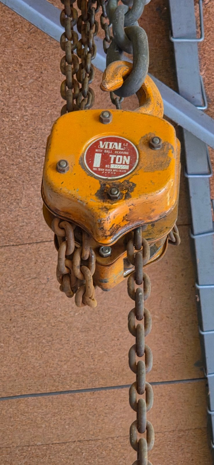 Vital handkettingtakel, Ophalen