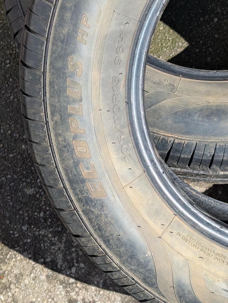 4 banden van het merk FORTUNA in maat 205/70 R15, Auto-onderdelen, Gebruikt, 15 inch, 205 mm, Band(en)
