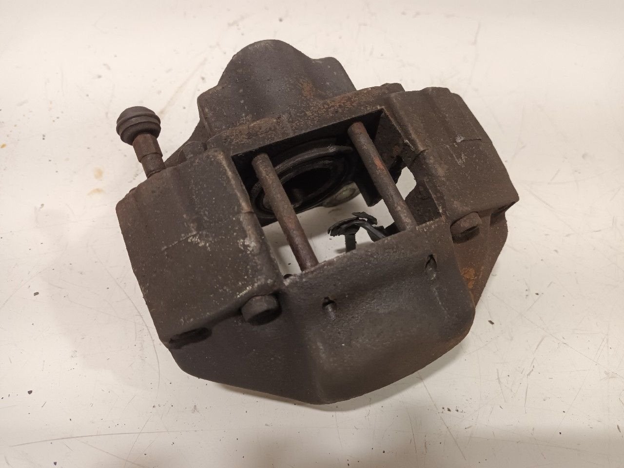 Remklauw links achter BMW 2500, Onderdelen@venauto.nl, Van der Ven Autorecycling B.V., Gebruikt, Ettenseweg 76, 4706 PB Roosendaal, The Netherlands