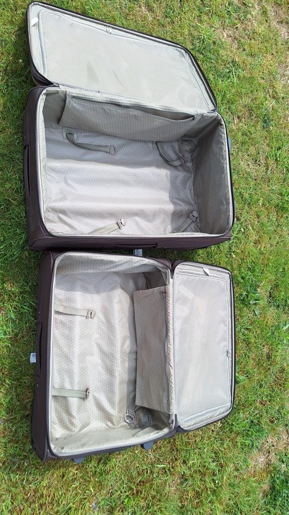 Vends deux valises sur roulettes, Roulettes
