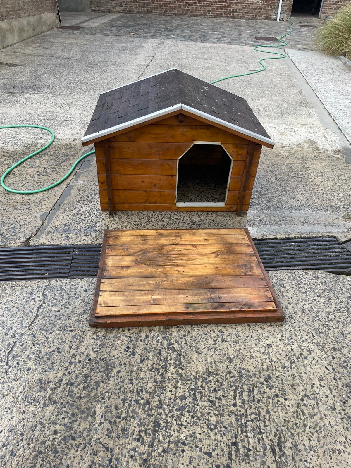 Niche pour chien, Enlèvement, Utilisé