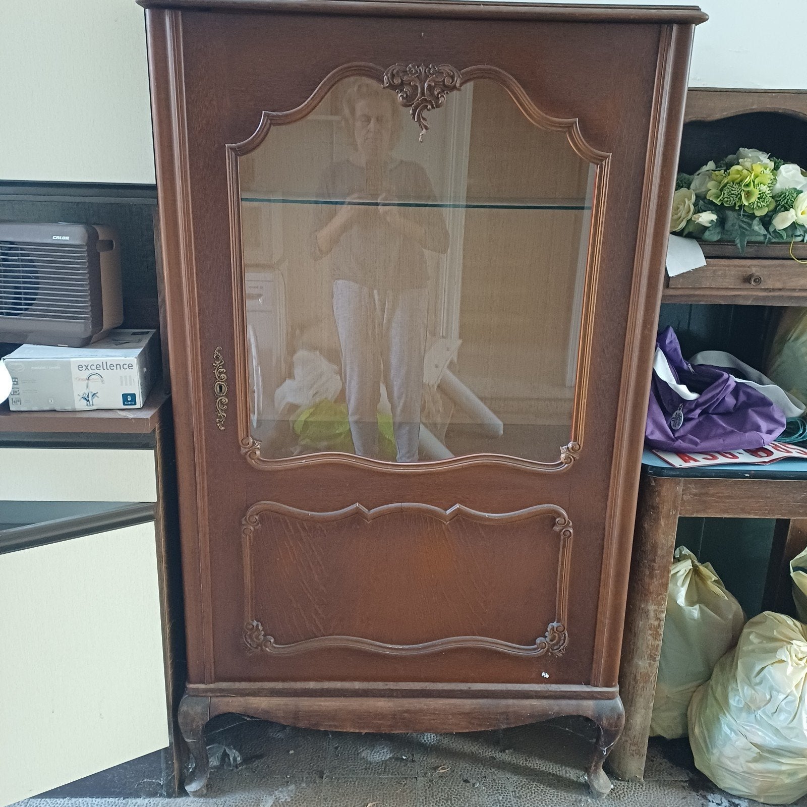 kast met glas, Ophalen