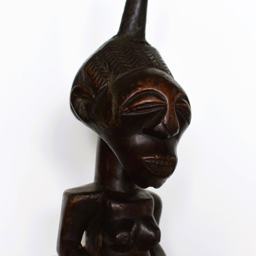 Songye Nkishi Fetish — Vrouwelijke machtsfiguur - DRC, Antiek en Kunst, Kunst | Niet-Westerse kunst, Beeld, Afrika, Hout, Bruin