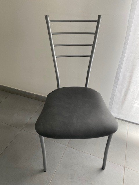 stoelen 2 of 4, Twee, Zo goed als nieuw, Metaal, Grijs