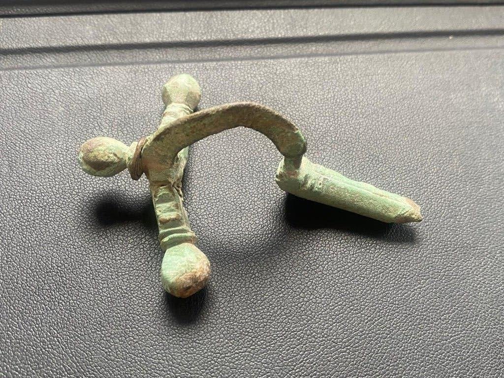 Romeinse Kruisboogfibula, Antiek en Kunst, Verzenden, Brons