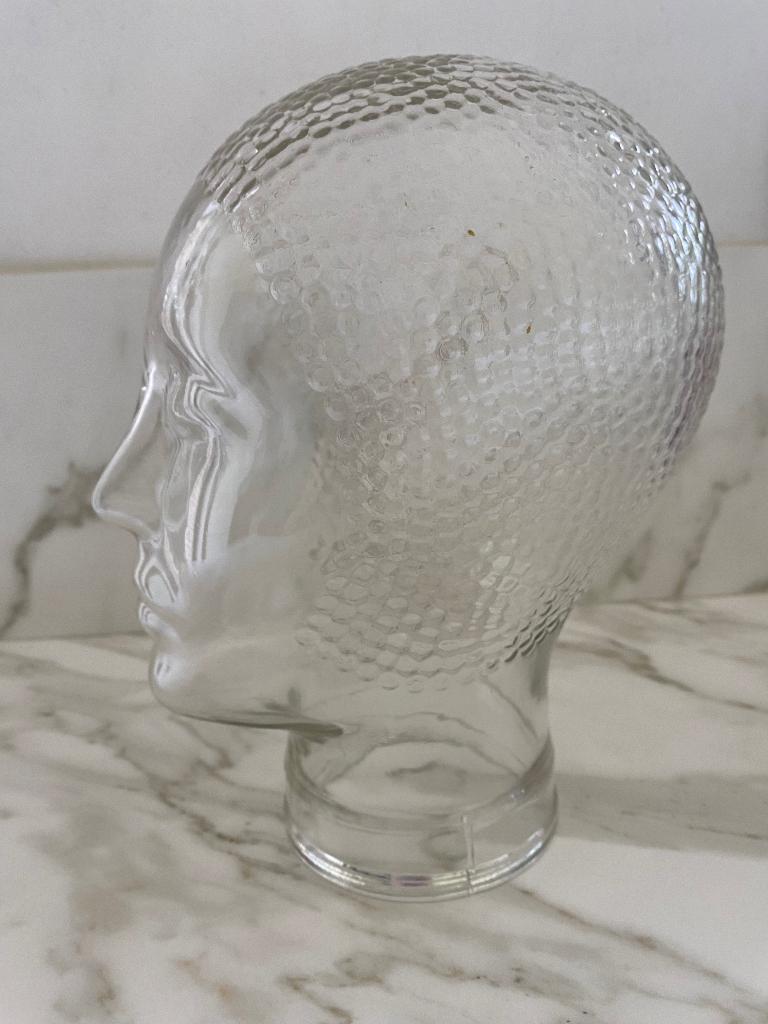 Glazen mannequinhoofd, Ophalen