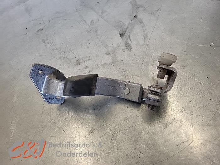 Roulette porte coulissante gauche d'un Iveco New Daily, Autos : Pièces & Accessoires, -, 3 mois de garantie, Utilisé, Autres marques automobiles