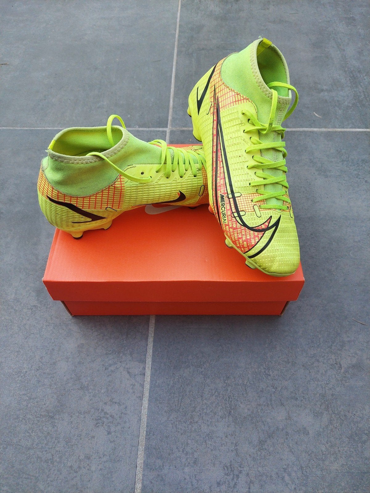 Nike Mercurial Superfly 8 academy jaune, Sports & Fitness, Enlèvement