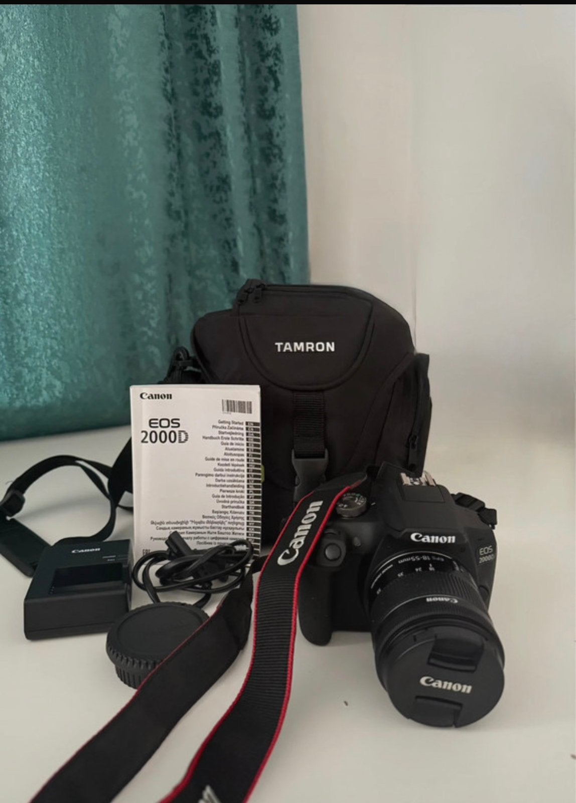 Canon 2000d zwarte camera., Audio, Tv en Foto, Fotocamera's Digitaal, Ophalen of Verzenden, Zo goed als nieuw, Accu, Canon