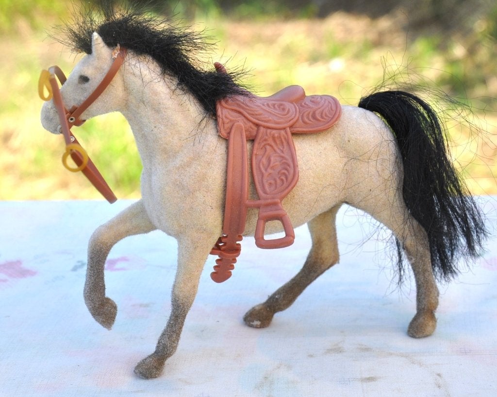 cheval en plastique recouvert imitation velours, Enlèvement ou Envoi, Utilisé, Animal