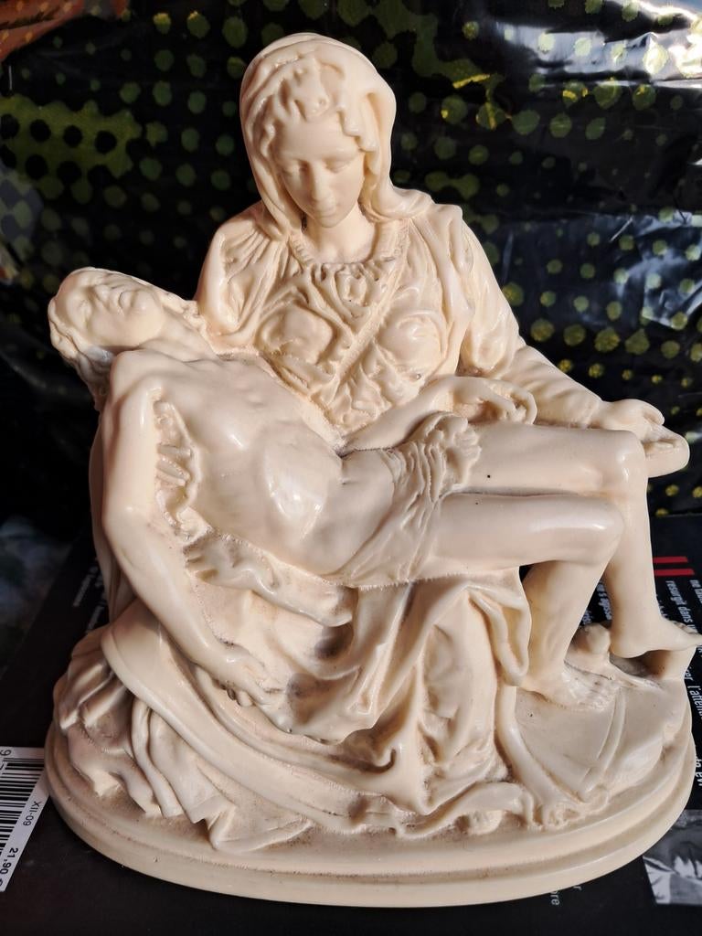 Pieta, Antiquités & Art