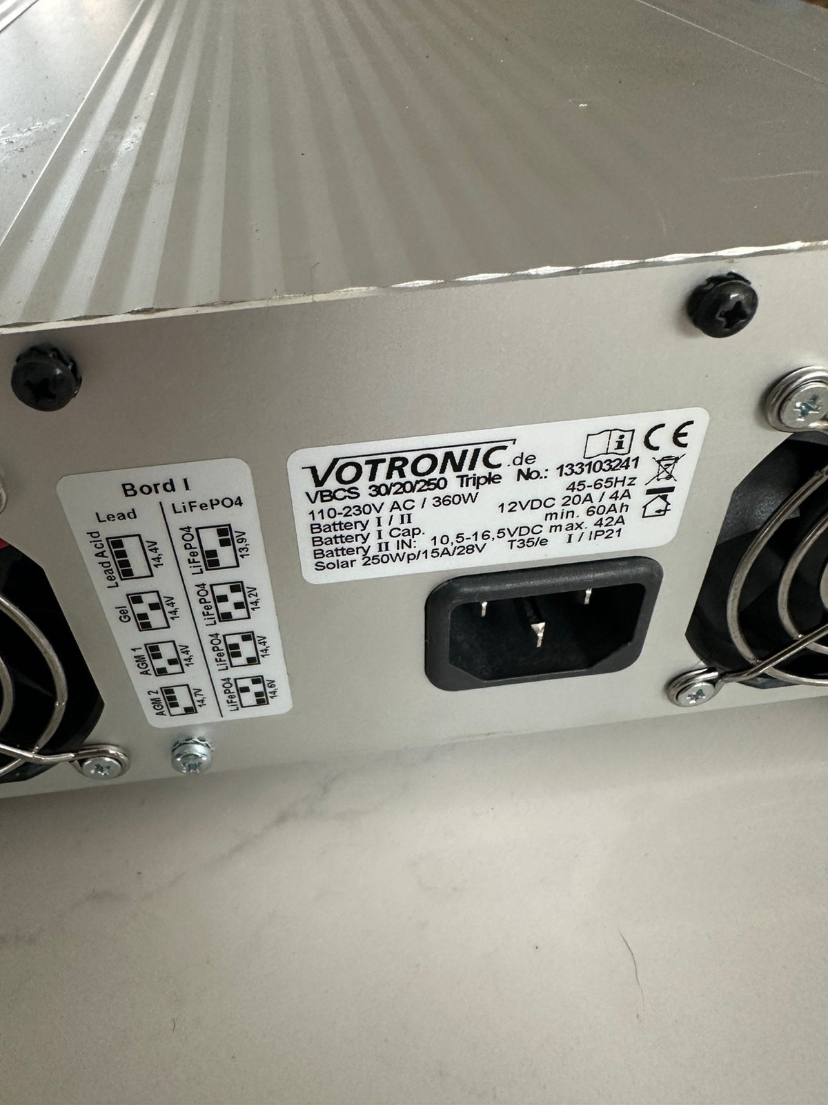 Votronic VBCS triple charger 30/20/250, Caravans en Kamperen, Mobilhome-accessoires, Gebruikt, Ophalen
