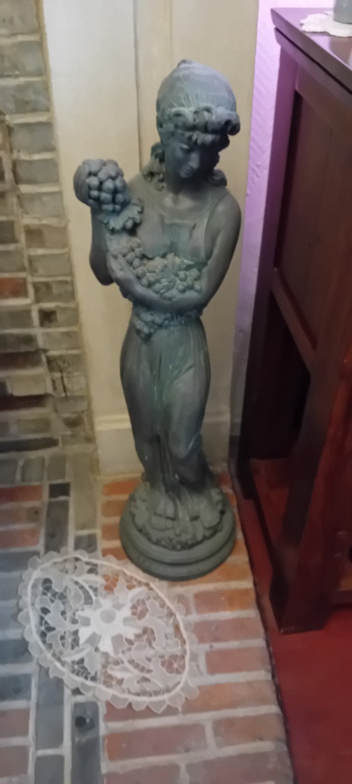 Statue femme en plâtre, Enlèvement