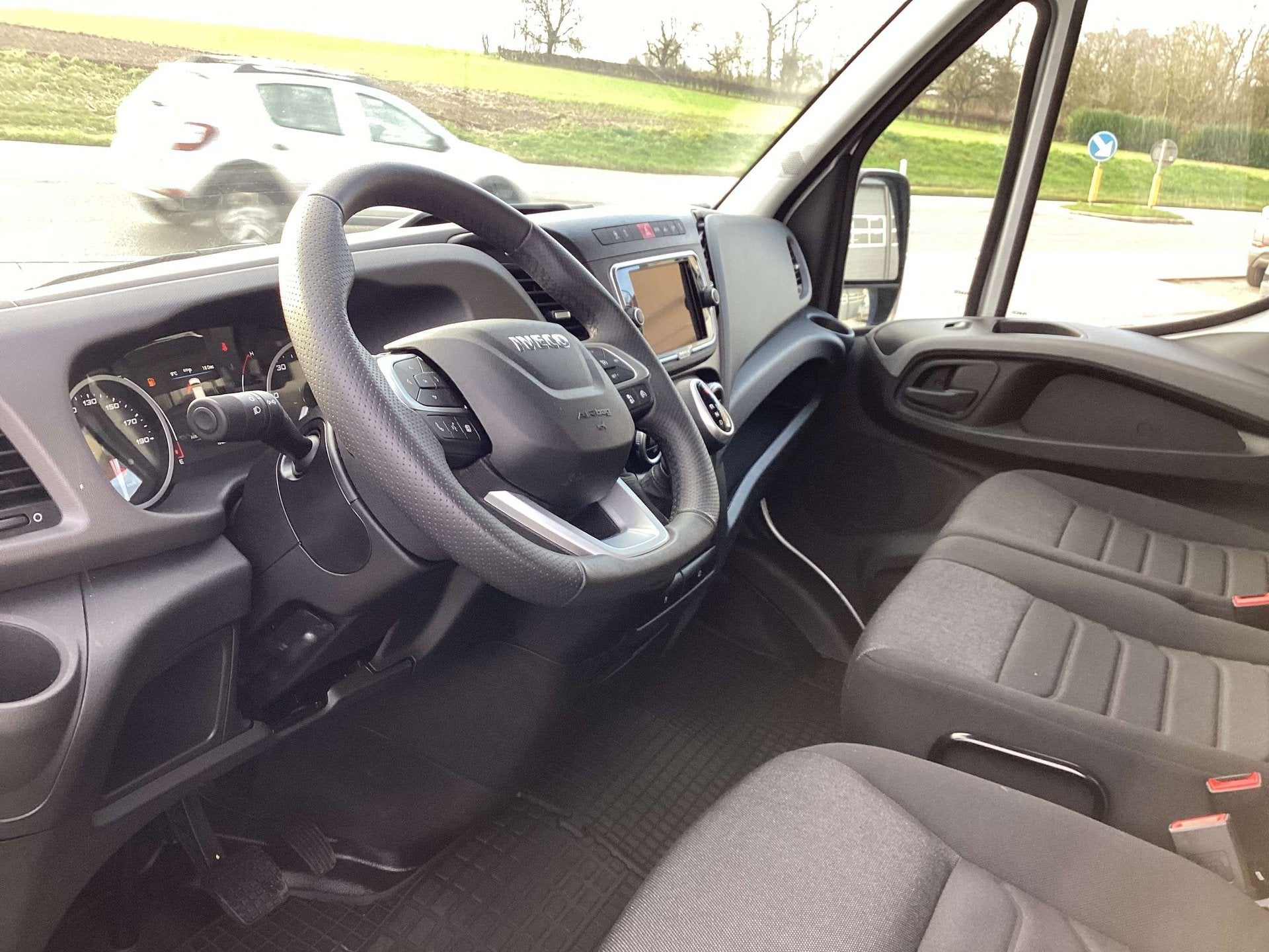 Iveco Daily l4h2 30hdi 180pk automaat 2023 39950e ex, Auto's, Overige Auto's, Automaat, Stof, 4 cilinders, Bedrijf