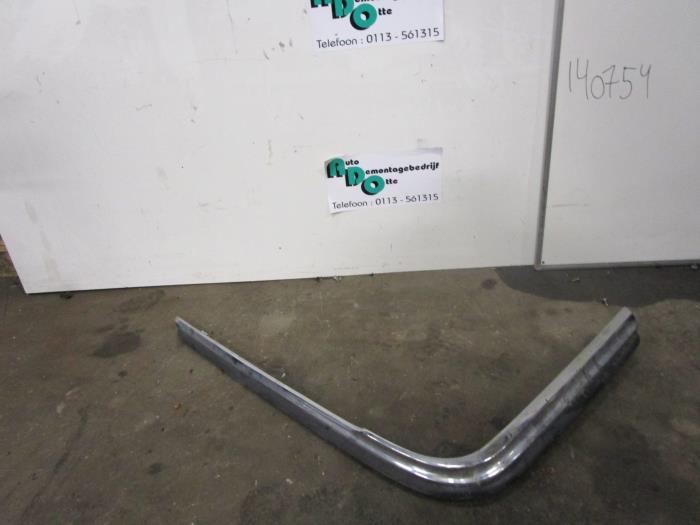 Carénage arrière gauche d'un Mercedes 260SE-600SEL, Autos : Pièces & Accessoires, Carrosserie & Tôlerie, Pare-chocs, Mercedes-Benz