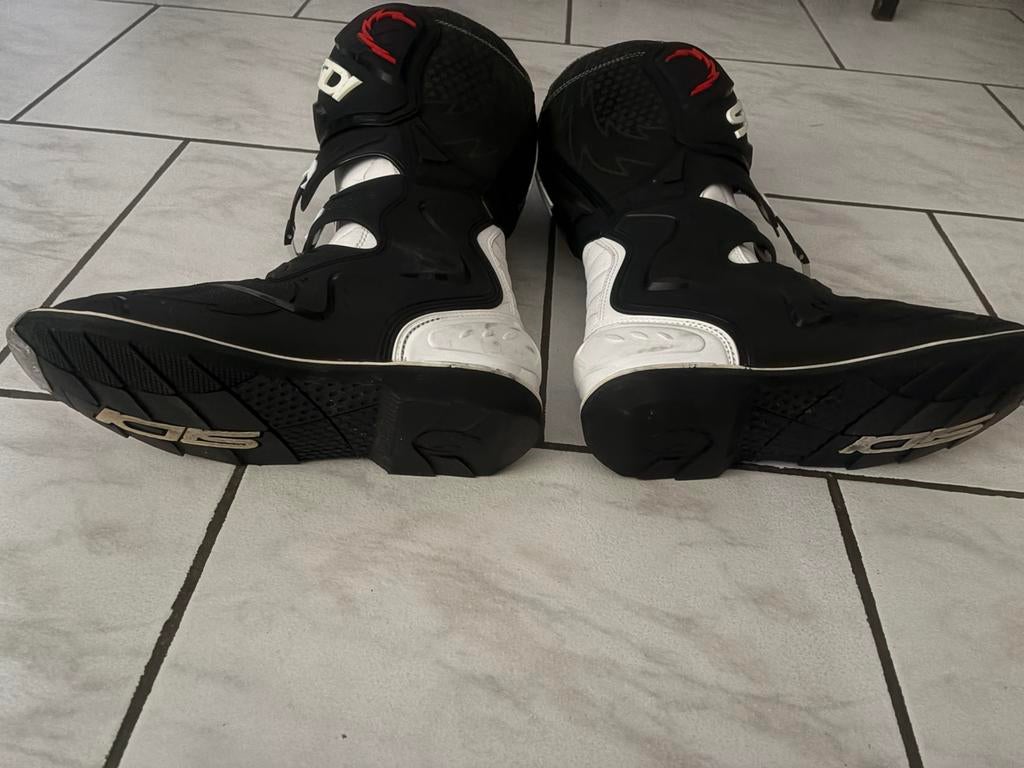 Crosmoto boods, Motos, Enlèvement