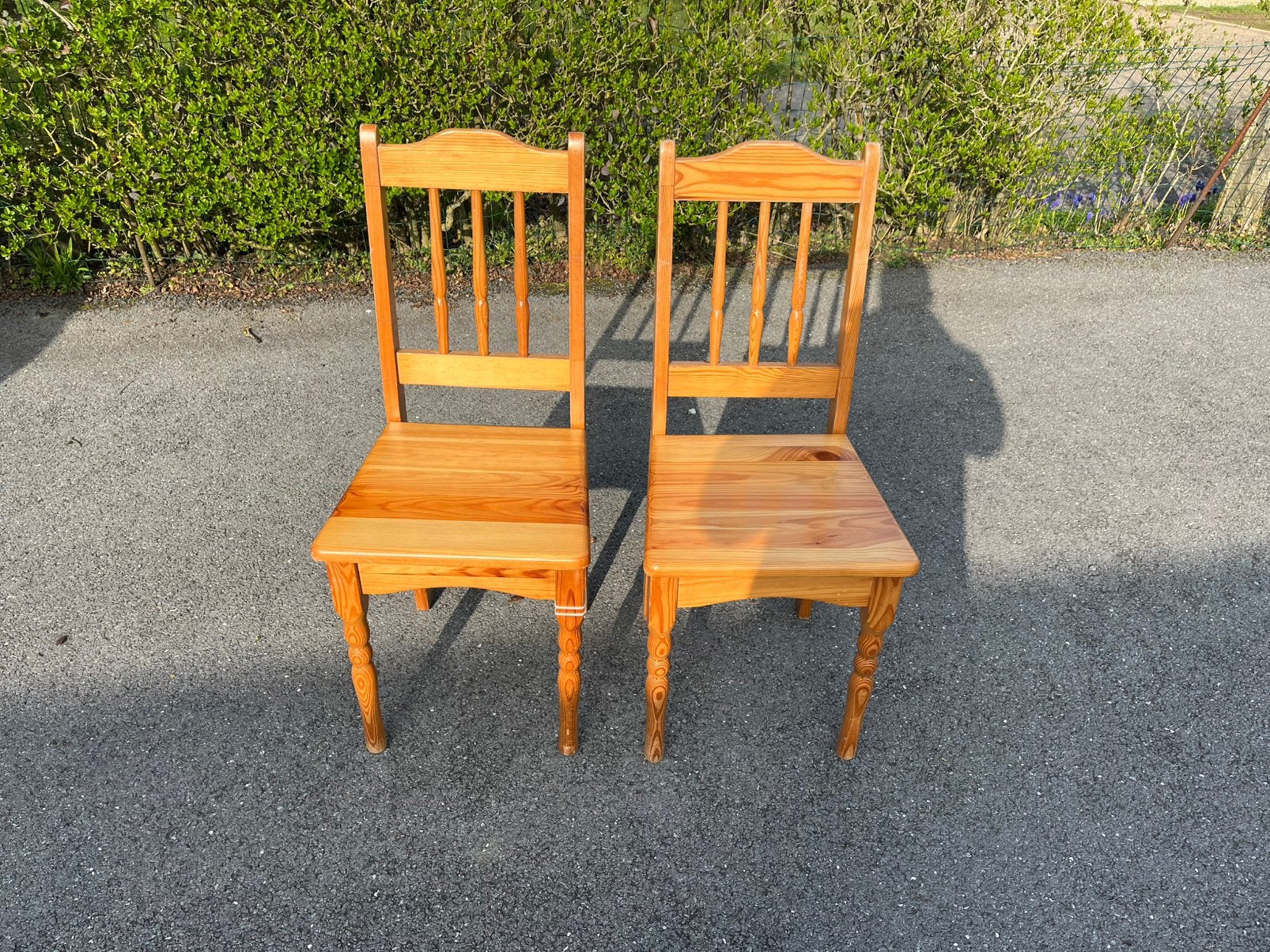2 chaises en pin, Maison & Meubles, Chaises, Comme neuf, Enlèvement, Bois, Deux