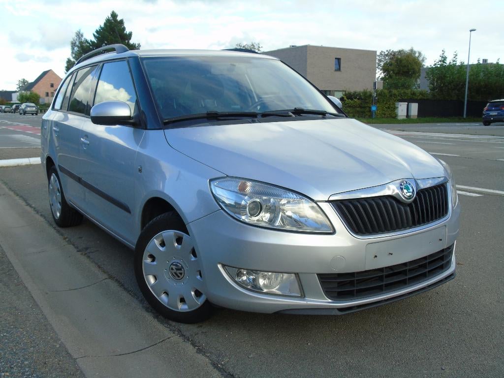 Skoda Fabia 1.6 TDI *12/2010 *Digitale AIRCO *NAVI *EURO 5, Euro 5, Stof, Zwart, Bedrijf