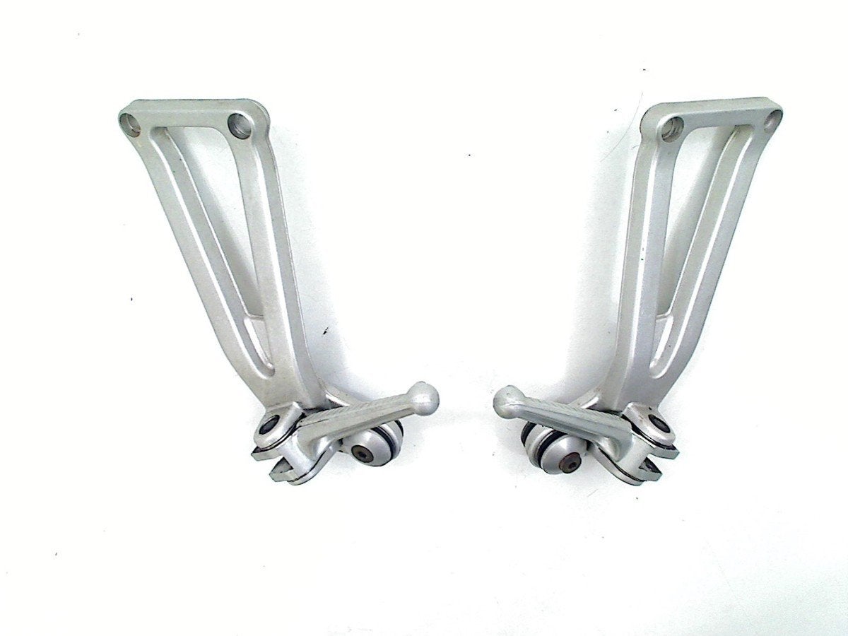 REPOSE-PIEDS SET Ducati 900 SS (01-1970/-), Dhr. S. di Majo, Utilisé, Info@cama-motorparts.nl, P.J. Troelstraweg 8 8
3144 CX  MAASSLUIS, NL