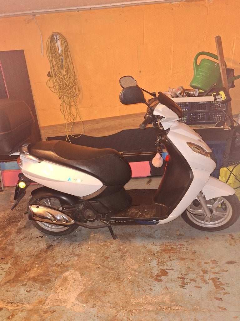 échange kisbee contre autre scooteur, Vélos & Vélomoteurs, Autres modèles, Comme neuf, Enlèvement, Classe A (25 km/h)