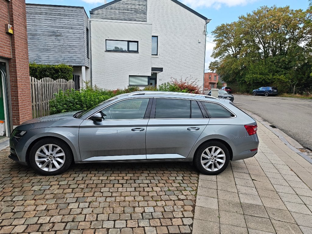 Skoda Super Break full option  9/2020, Autos, Argent ou Gris, Achat, Carnet d'entretien, 5 portes
