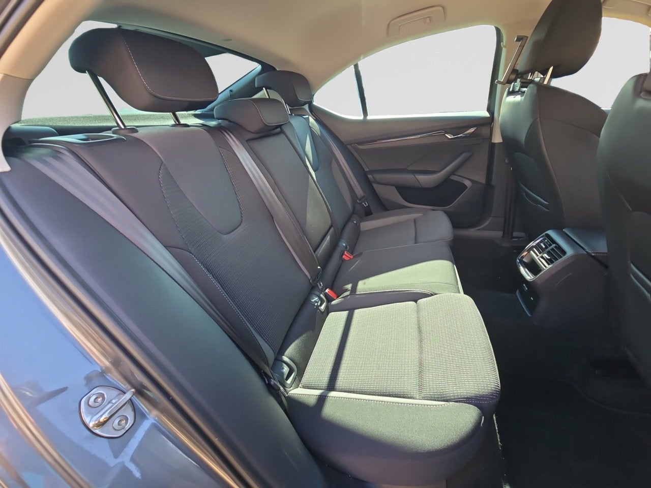 Skoda Octavia M-HEV AMB TS 81/1.0 A7F, Autos, Achat, Berline, Automatique, Volant multifonction