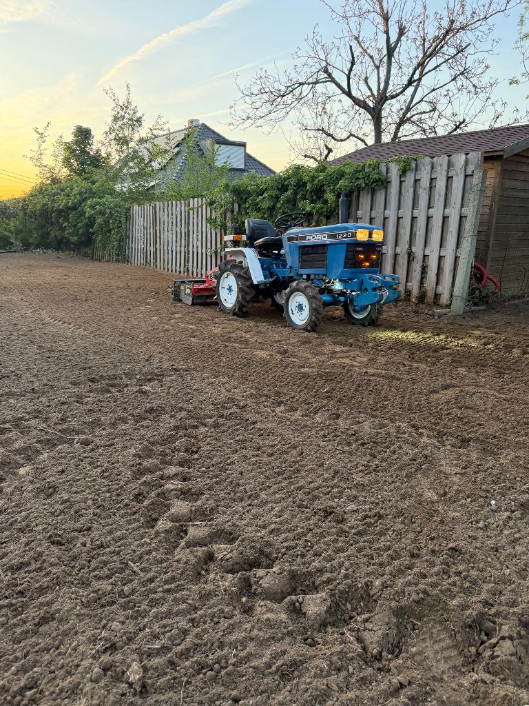 Tuinenleuckx minitractor werktuigen kraan & chauffeur tehuur, Ophalen of Verzenden, Kraan