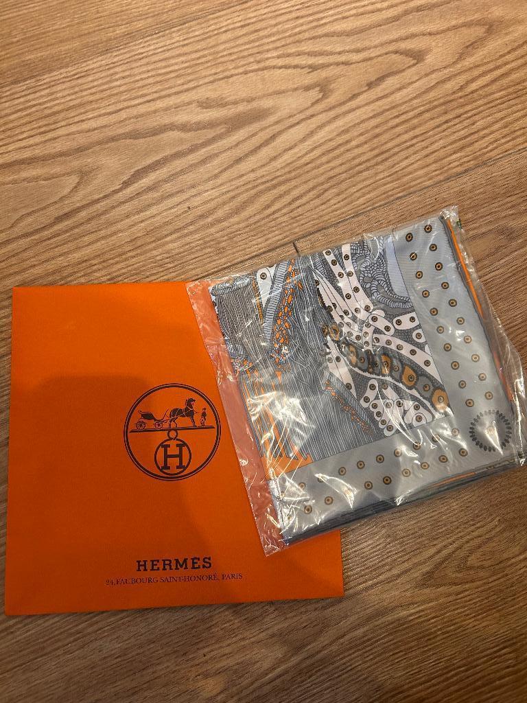 Foulard hermes, Hermes, Enlèvement ou Envoi, Comme neuf, Écharpe