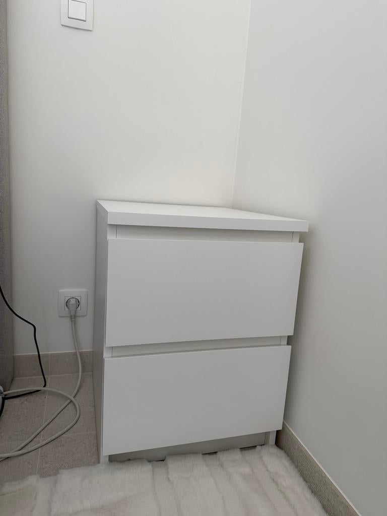 Nacht kast malm ikea, Huis en Inrichting, Kasten | Ladekasten, Ophalen, Zo goed als nieuw