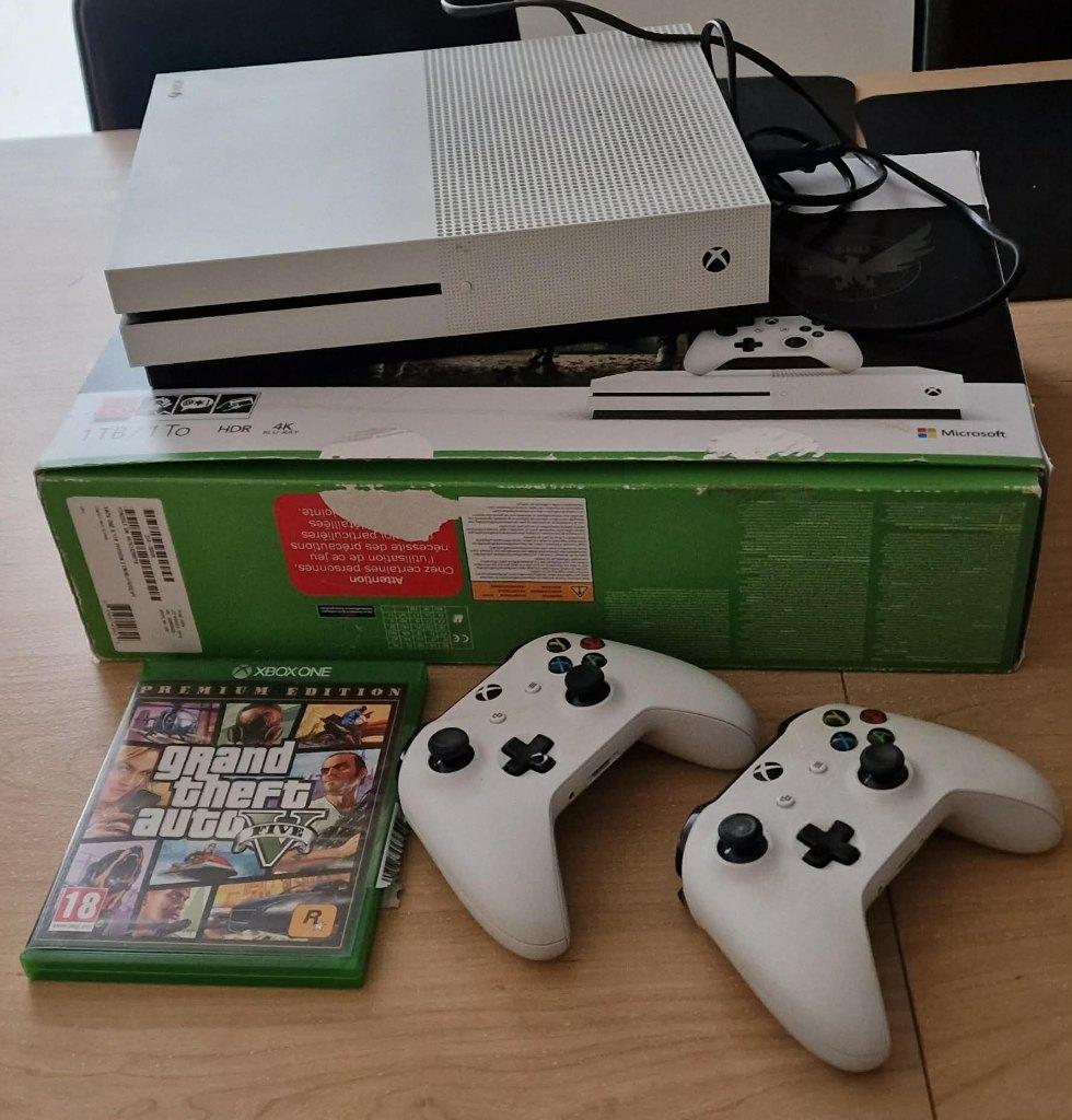 XBOX One met controllers en game, Ophalen of Verzenden, Zo goed als nieuw, Overige typen, Xbox One