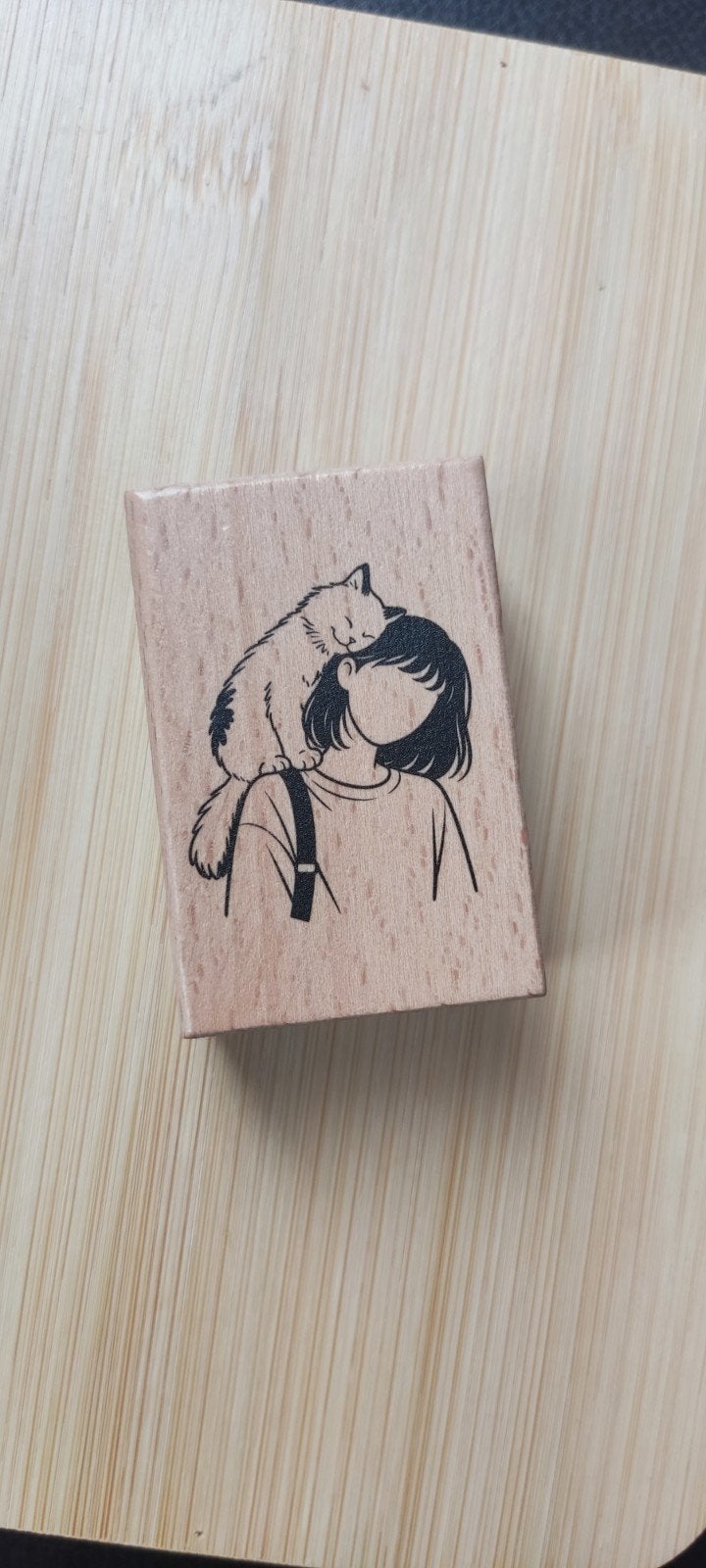 japanese style wooden rubber stamp girl and cat 6 x 4 cm, Enlèvement ou Envoi, Neuf, Estampe en bois