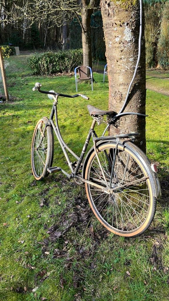 Antieke gerestaureerde damesfiets merk onbekend, Ophalen, Gebruikt