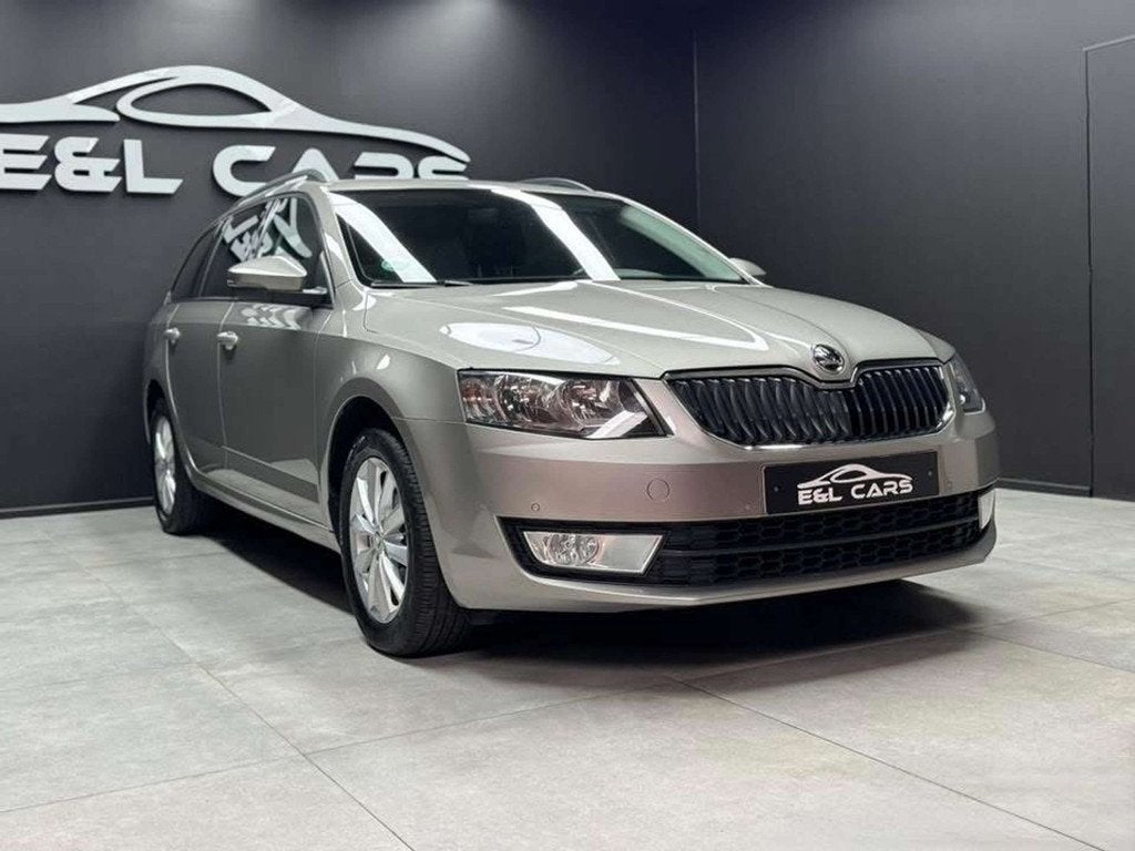 Skoda Octavia Octavia SW 1.6 CR TDi *12 mois de garantie*, Auto's, Skoda, Stof, Gebruikt, https://public.car-pass.be/vhr/cce2bba6-5c09-46de-8f09-0cc1603a5655